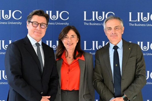 Roberto Grassi, Presidente di Grassi 1925 e Vicepresidente LIUC, davanti alla sede dell’Università Cattaneo di Castellanza.